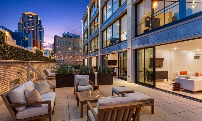 Central Business District Condo | Luxe Condo with Roof Deck at The Moderne