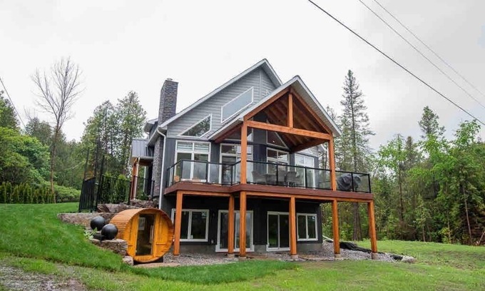 Fenelon Falls Cottage | *Luxe Cottage* Riverview Manor (Sauna, Games Rm)