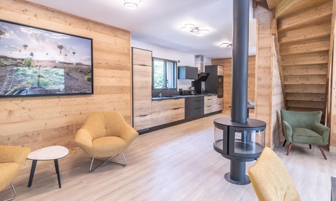 Le Chambon-sur-Lignon House | Luxe et confort au bord du golf - 8 pers, spa privé, piscine, salle de sport, nombreuses activités - FR-1-582-380