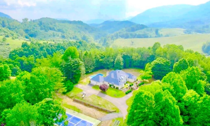 Andover House | Luxe Gated Mansion - Basketball Court Movie Theater Acreage