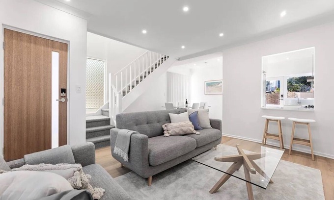 Glenelg House | Luxe Glenelg No.1 | Beach, Backyard, Jetty Rd, Carport, BBQ, WiFi & Airport