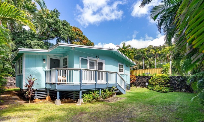 Pupukea House | Luxe Ke Iki Beach Villa by Gather: North Shore Getaway w/AC Near Waimea Bay