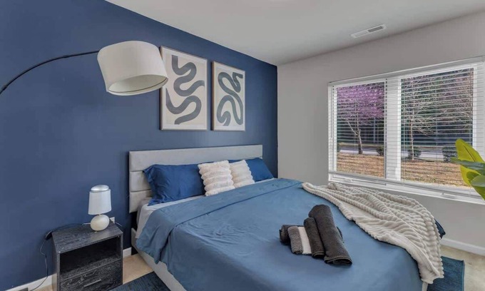 Southwest Raleigh House | Luxe King 3BR Townhouse—Mins to Downtown!