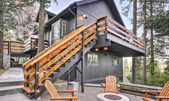 Lake Arrowhead House | Luxe Lake Arrowhead Getaway w/Treetop Views!