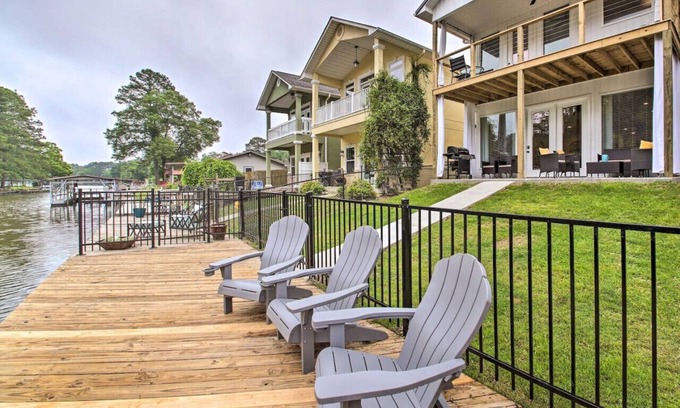 Lake Hamilton House | Luxe Lakefront Living, Lake Hamilton Escape