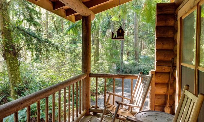 Greenbank Cabin | Luxe Log Cabin: 19 Acres of PNW Forest!