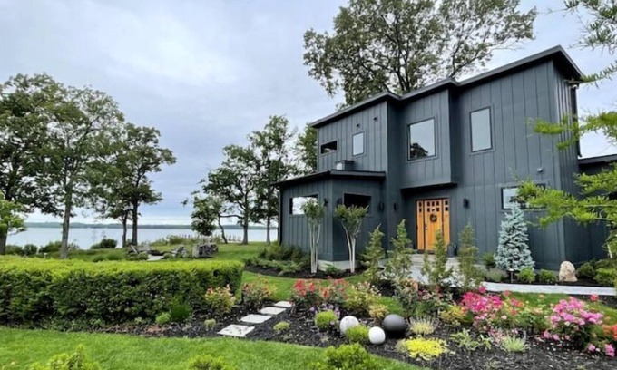 Shady Side House | Luxe Modern Chesapeake Waterfront Oasis