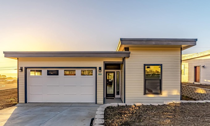Gold Beach House | Luxe & Modern Getaway Near Otter Point with Ocean Views, Central AC & WiFi