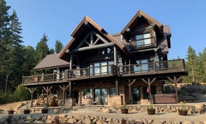 Cle Elum Cabin | Luxe Mountain Lodge on 22 Acres