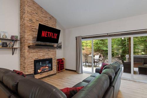 Ashford House | Luxe Mt. Rainier Lodge w/Hot Tub-AC-Game Room