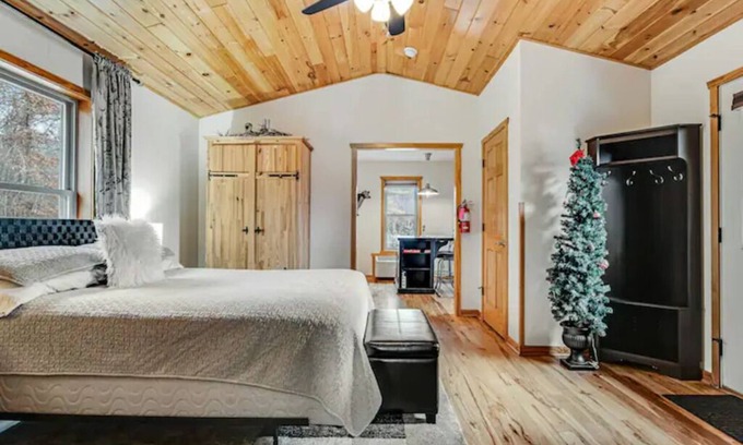 New Lisbon Cabin | LUXE - New Lisbon Cabin