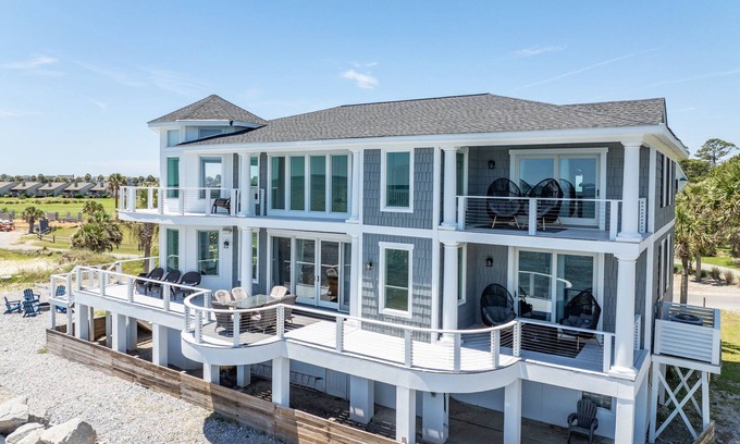 Saint Helena Island House | Luxe on the OCEAN w/limo cart, firepit, paddle boards, pingpong, bikes, pets ok