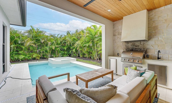 Naples Park House | Luxe Outdoor Living: Naples Getaway 2 Mi to Beach!