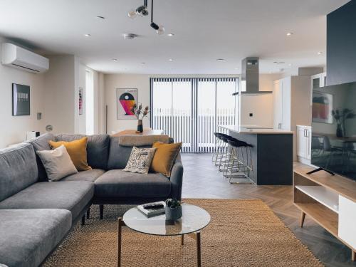 London Borough of Hounslow Apartment | Luxe Penthouse Retreat: With Free Parking!
