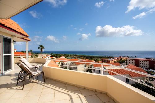 Piscadera Apartment | Luxe Penthouse Royal Palm