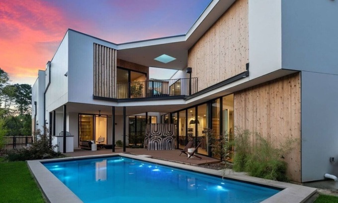 Zilker House | Luxe | Pool | Sauna | Grill | Daybed | Wellness