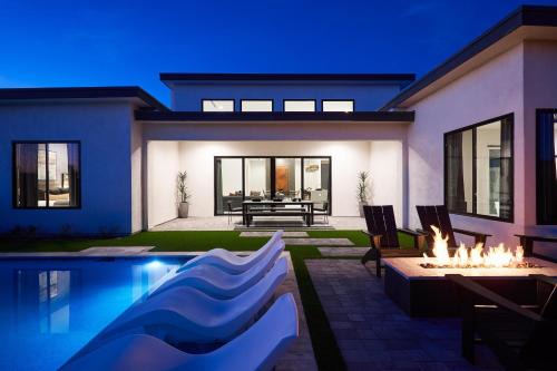 North Scottsdale House | Luxe - Solstice Retreat - Heated Pools - 2 Homes