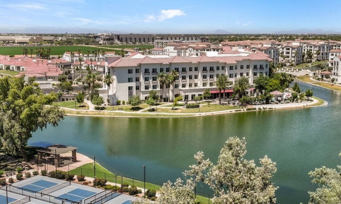 Ocotillo Apartment | Luxe Stay at The Cays | Posh Ocotillo Escape | Gym