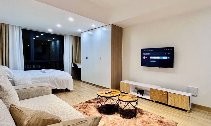 Kilimani House | Luxe Studio ~ Pool + Gym ~