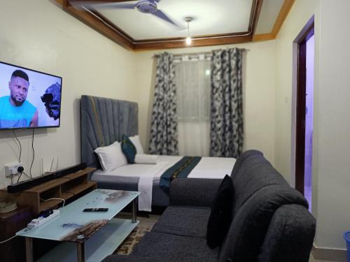 Mtwapa Bed & Breakfast | Luxe tavern and grills