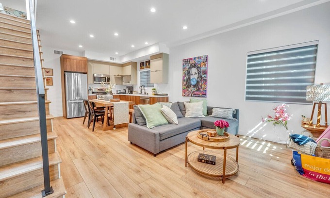Sherman Oaks House | Luxe Townhome | Newly-Built