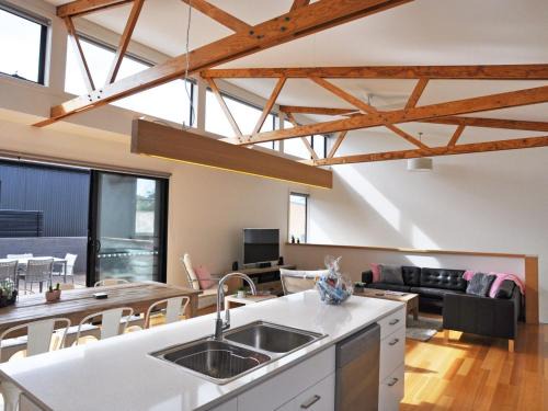 Inverloch House | Luxe Townhouse 2