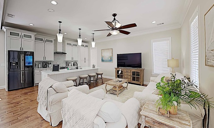 Fort Walton Beach - Destin House | Luxe Updated Destin Beach Home | Steps to Private Beach, Pool, & More!