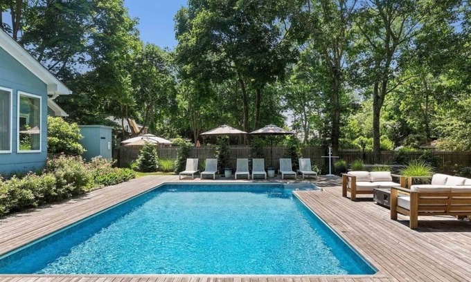 Westhampton Beach House | Luxe Westhampton Beach Home w/Pool & Hot Tub