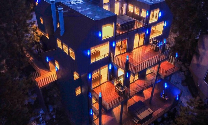 Tahoe Village House | LUXE15: Blue Diamond VIP mega lodge Lake Tahoe hot tub pool game room