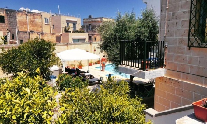 Ta' Xbiex Bed & Breakfast | Luxerious villa rooms with pool