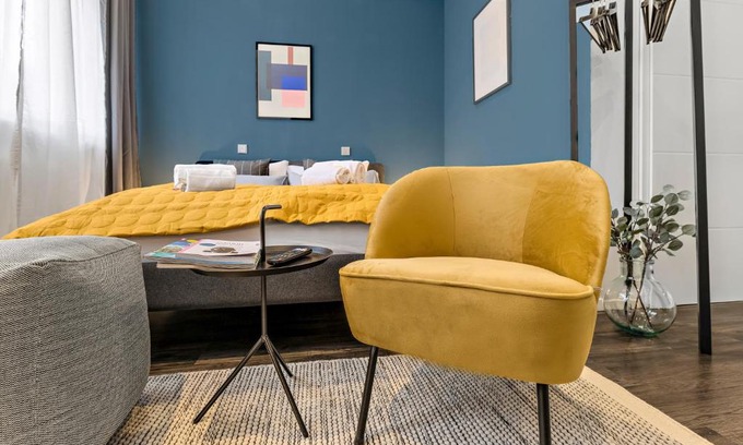 Antonviertel Apartment | LUXOMES - New Central Design Studio - Kitchen - Parking