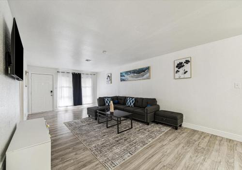 Houston House | Luxshortlet
