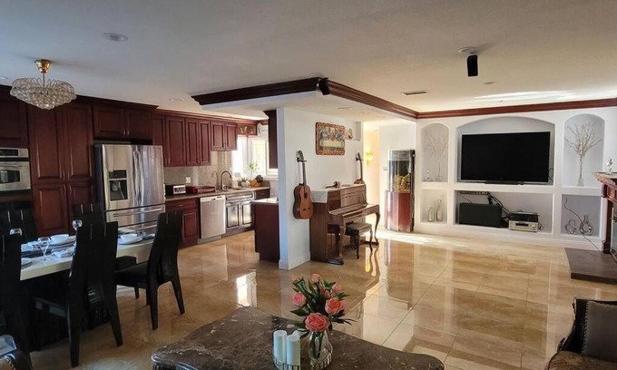 Huntington Beach Apartment | Luxstay in Huntington Beach