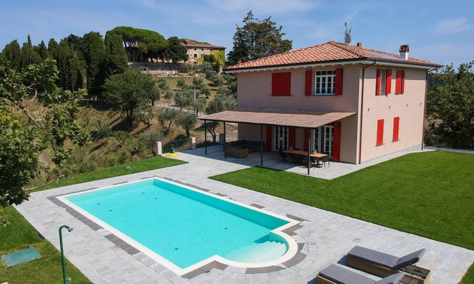 Fattoria Mocaio Villa | Luxury villa with private pool and veranda, 20' from the sea