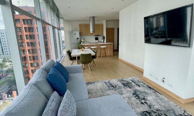 La Carolina Apartment | Luxurious 1-bedroom Condo in Iconic City Building at La Carolina, Quito