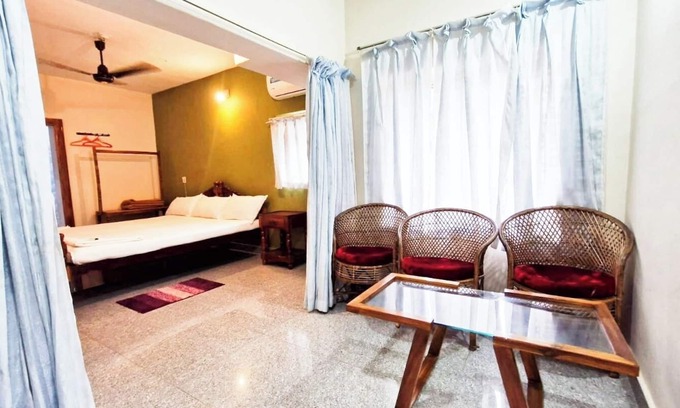 Varkala Bed & Breakfast | Luxurious 1 double Bed BnB 10