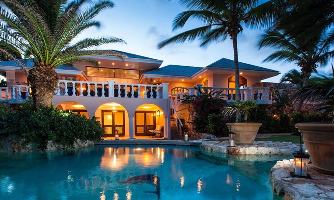 South Hill Villa | Luxurious 10 bedroom villa with private beach, tennis court, pavilion and a gym