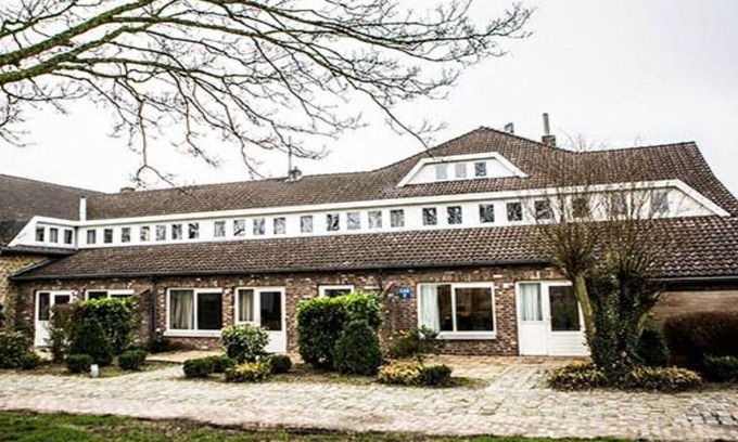 Landsrade House | luxurious 12-person group accommodation