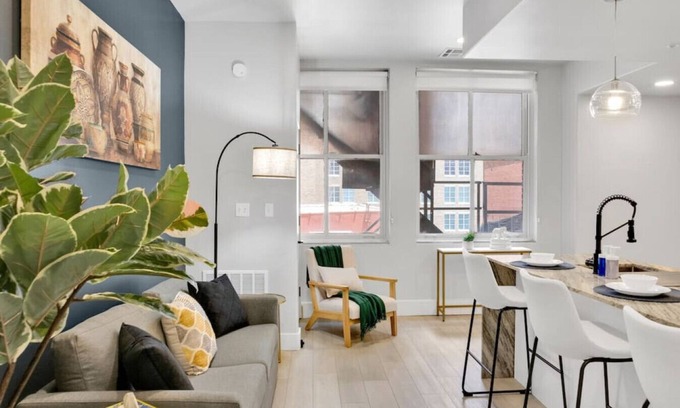 Downtown Tulsa Apartment | Luxurious 1BD w/Gym & Rooftop Walkable to BOK