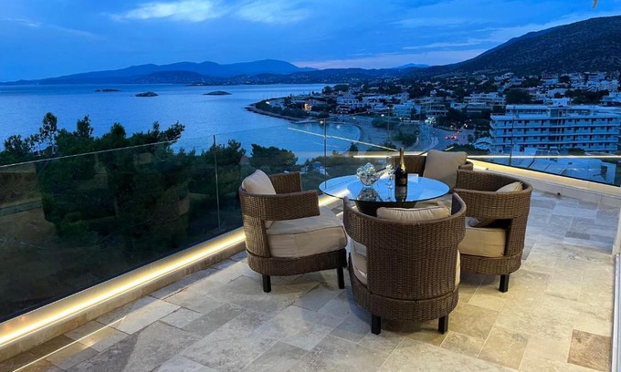 Saronida Apartment | Luxurious 2-Bed Seaside Apartment in Saronida