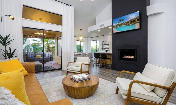 Fountain Hills House | Luxurious 2 Bedroom Townhome with a Heated Pool, Hot Tub, an Unbeatable Location