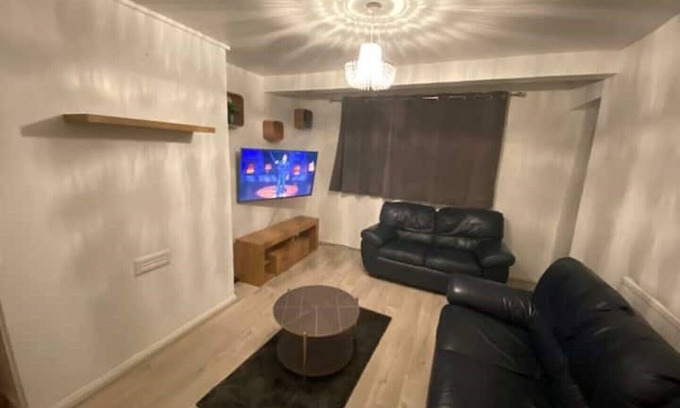 Wall End Apartment | Luxurious 2 Bedroom Flat With Balcony London
