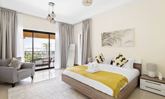 Palm Jumeirah Apartment | Luxurious 2 BR Apartment in Palm Jumeirah