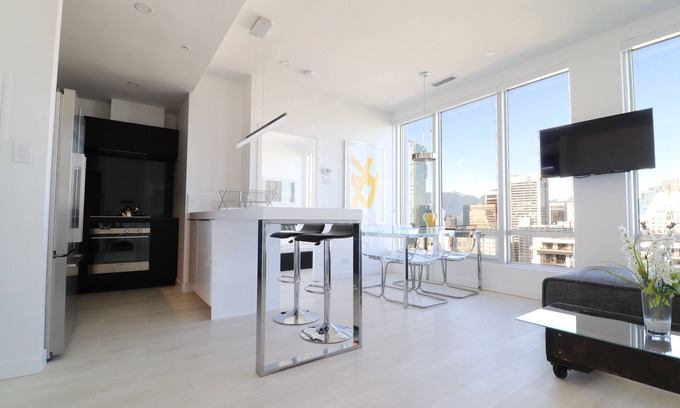 Downtown Vancouver Condo | Luxurious 2 BR in ❤︎ Vancouver w/Incredible Views