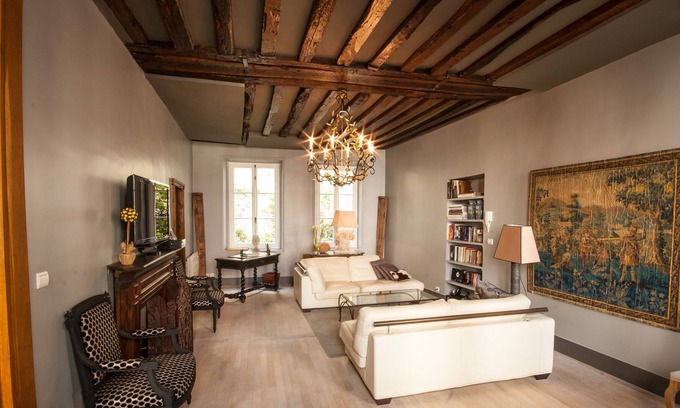 Saint-Merri Apartment | Luxurious 2bdrm 2 ba in the heart of Le Marais