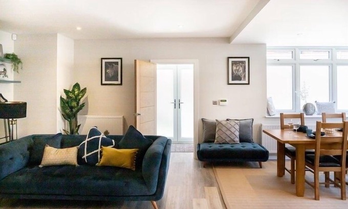 Elephant and Castle Apartment | Luxurious 3 bed Apartment in Southwark