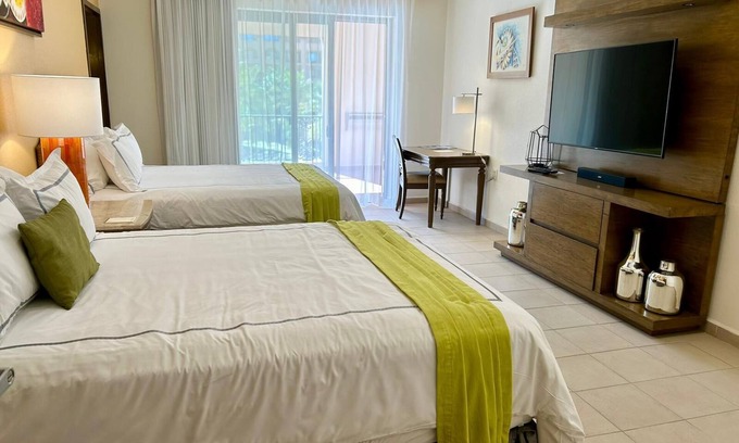 Loreto Resort | Luxurious 3 bedroom with stunning ocean views of Danzante Bay