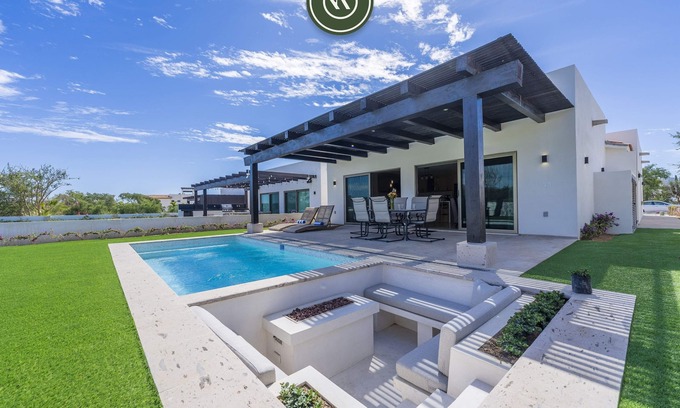 El Tezal House | Luxurious 3 BR Villa - Private Pool - Golf Access