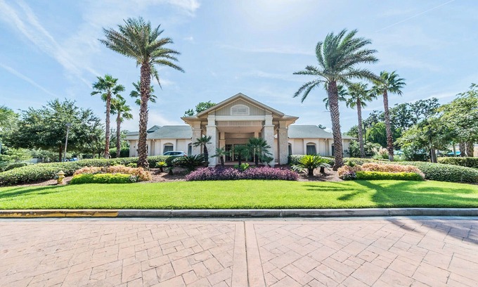 Hilton Head Island Condo | Luxurious 3-Br condo with all the comforts of home in a beautiful resort setting