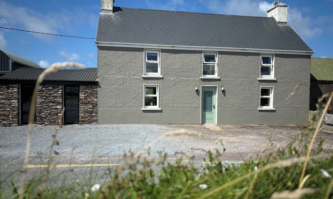 Ballydavid Other | Luxurious 4-bed Farmhouse on the Dingle Peninsula